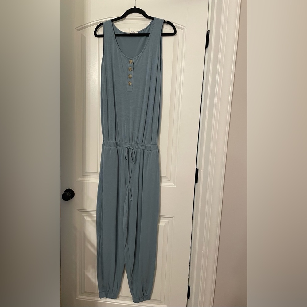 Zenana Outfitters Light Blue Sleeveless Jumpsuit - size large